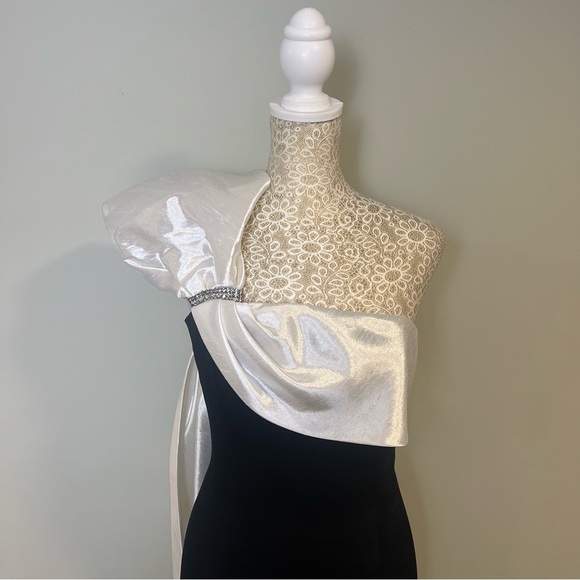 Cache Black and White One Shoulder Dress - Picture 6 of 14